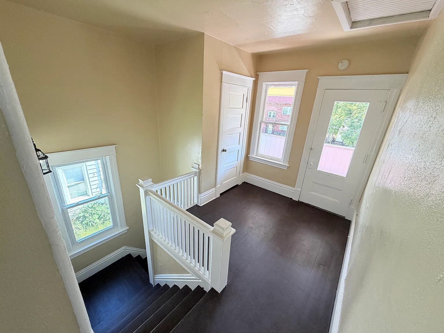 3 bed, 1000 sqft, $1,400 — Photo 2