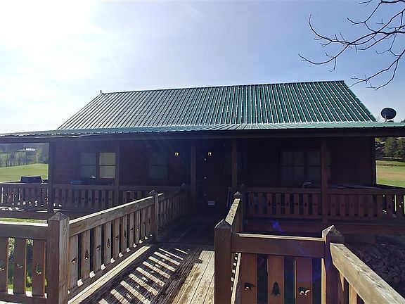 4th image of 446 Mountain Lake Ln
