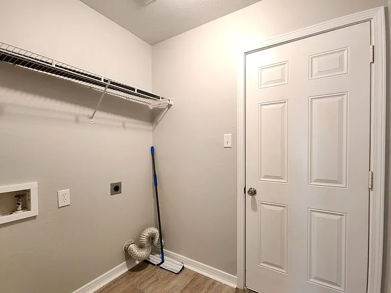 14031 Seymour Dr — Photo 22