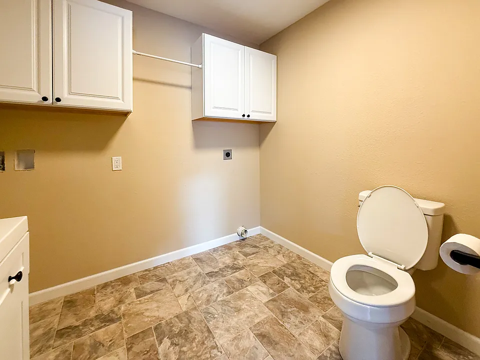 501 E 2nd Ave #3