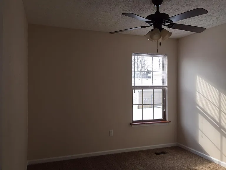 115 Waterpoint Dr — Photo 24