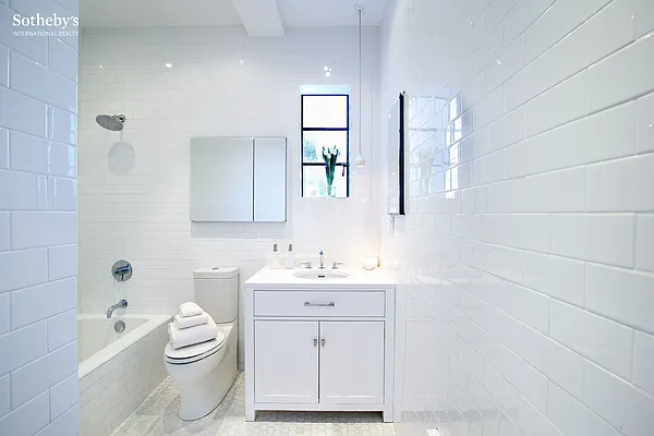 Sold by Sotheby's International Realty | media 9