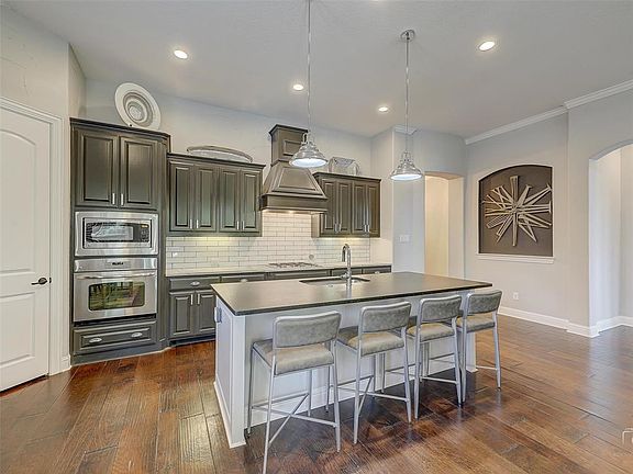 5th image of 2823 Earl Dr