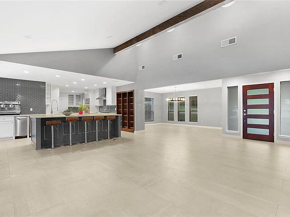 2nd image of 1308 Lakeshore Dr
