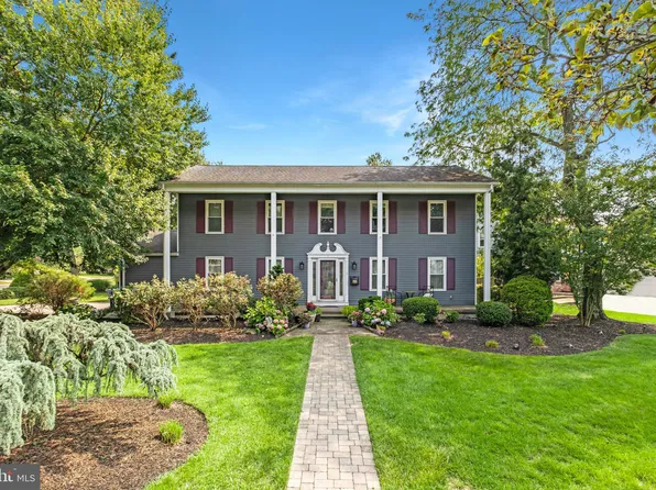 173 Briarwood Rd, Mount Laurel, NJ 08054