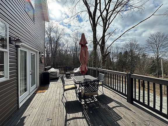 3rd image of 134 Karpat Ln