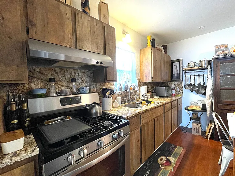 325 S Alarcon St — Photo 5