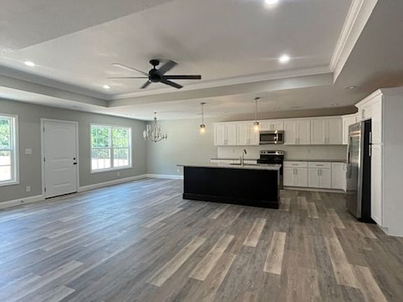 3rd image of 614 Elizabeth St