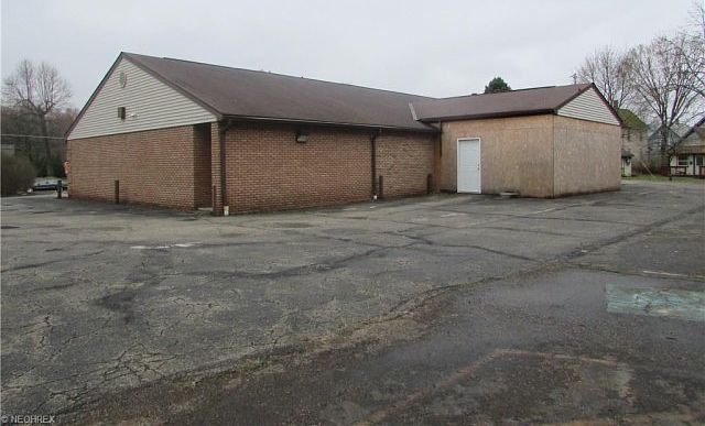 2nd image of 1224 Oak Ave SE