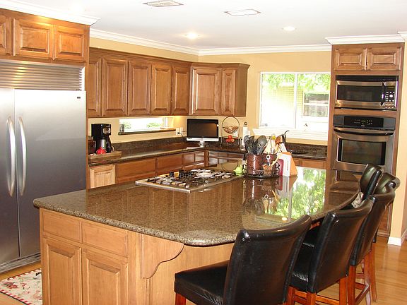 2nd image of 530 Lake Dr