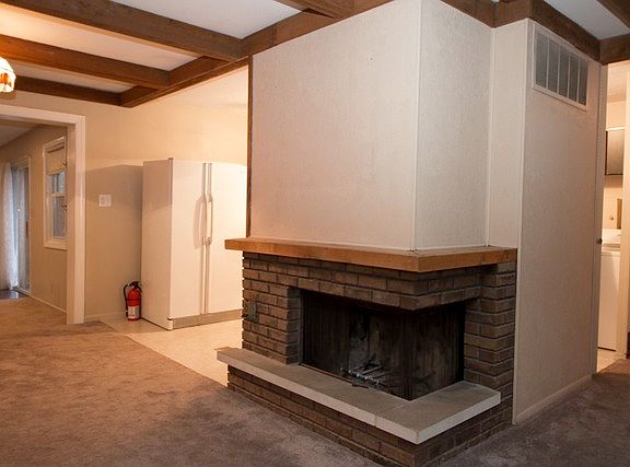 5th image of 11 E Briarwood Dr