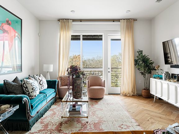 4th image of 207 W Johanna St #302