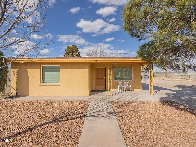 213 Carnes Rd — Photo 1
