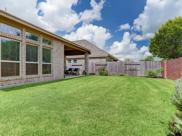 8126 Silverspot Ln — Photo 37