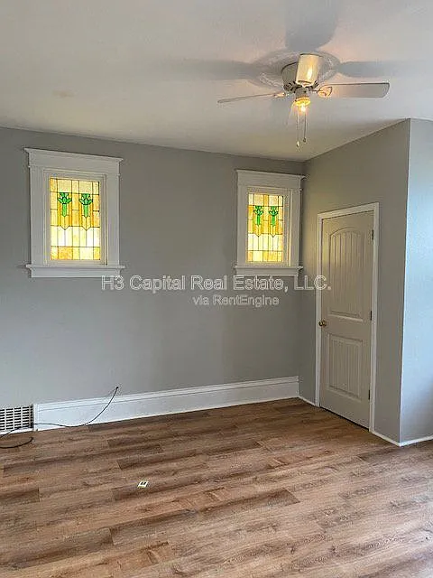 2 bed, 1.0 bath, $995 — Photo 3