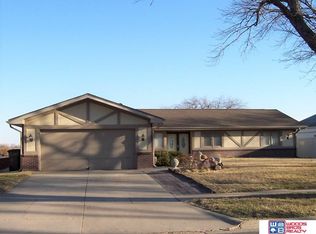 1300 Manchester Dr, Lincoln, NE 68528