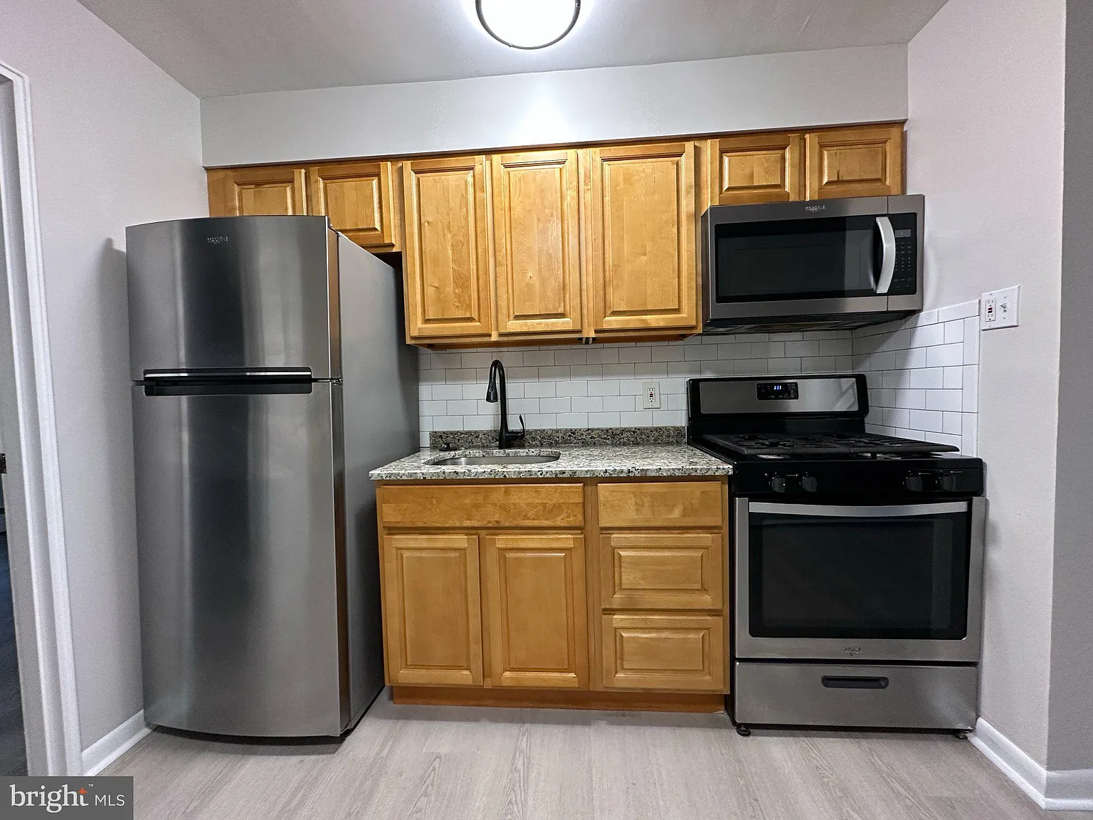 1 bed, 1.0 bath, 2418 sqft, $1,350 — Photo 3