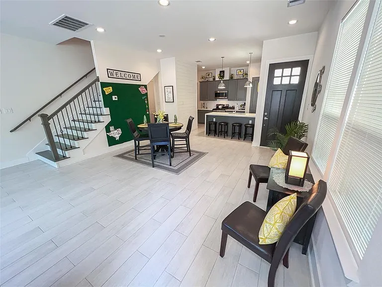 2404 Saint Charles St — Photo 3