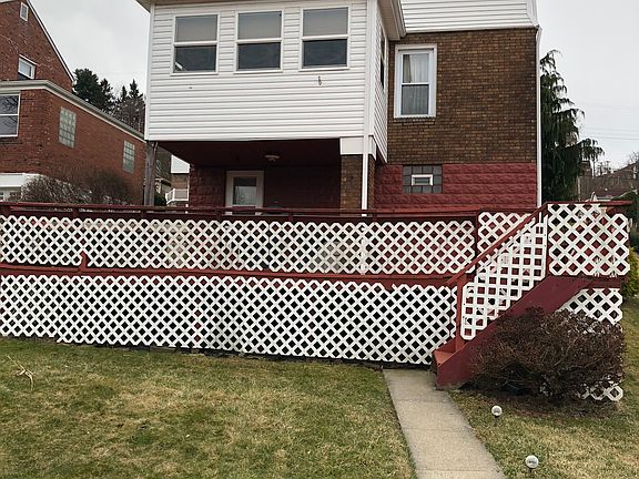 Spacious rear deck and yard