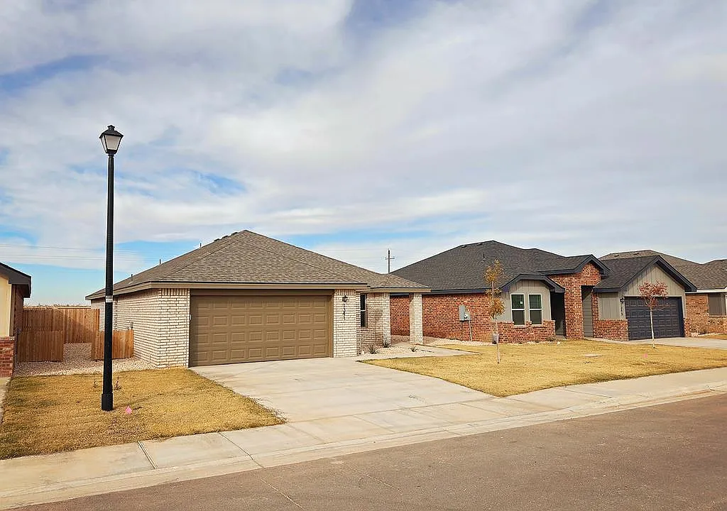 3 bed, 2.0 bath, 1910 sqft, $2,950 — Photo 1