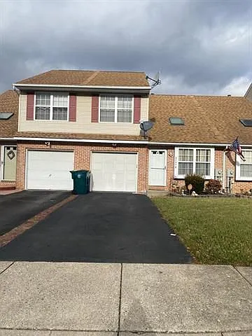 2735 Victoria Ln photo 1