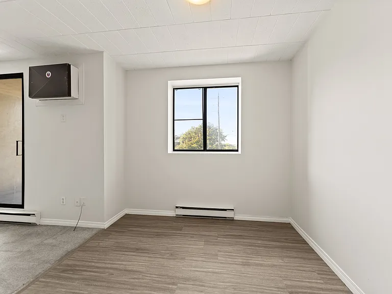 3165 Russell St — Photo 12