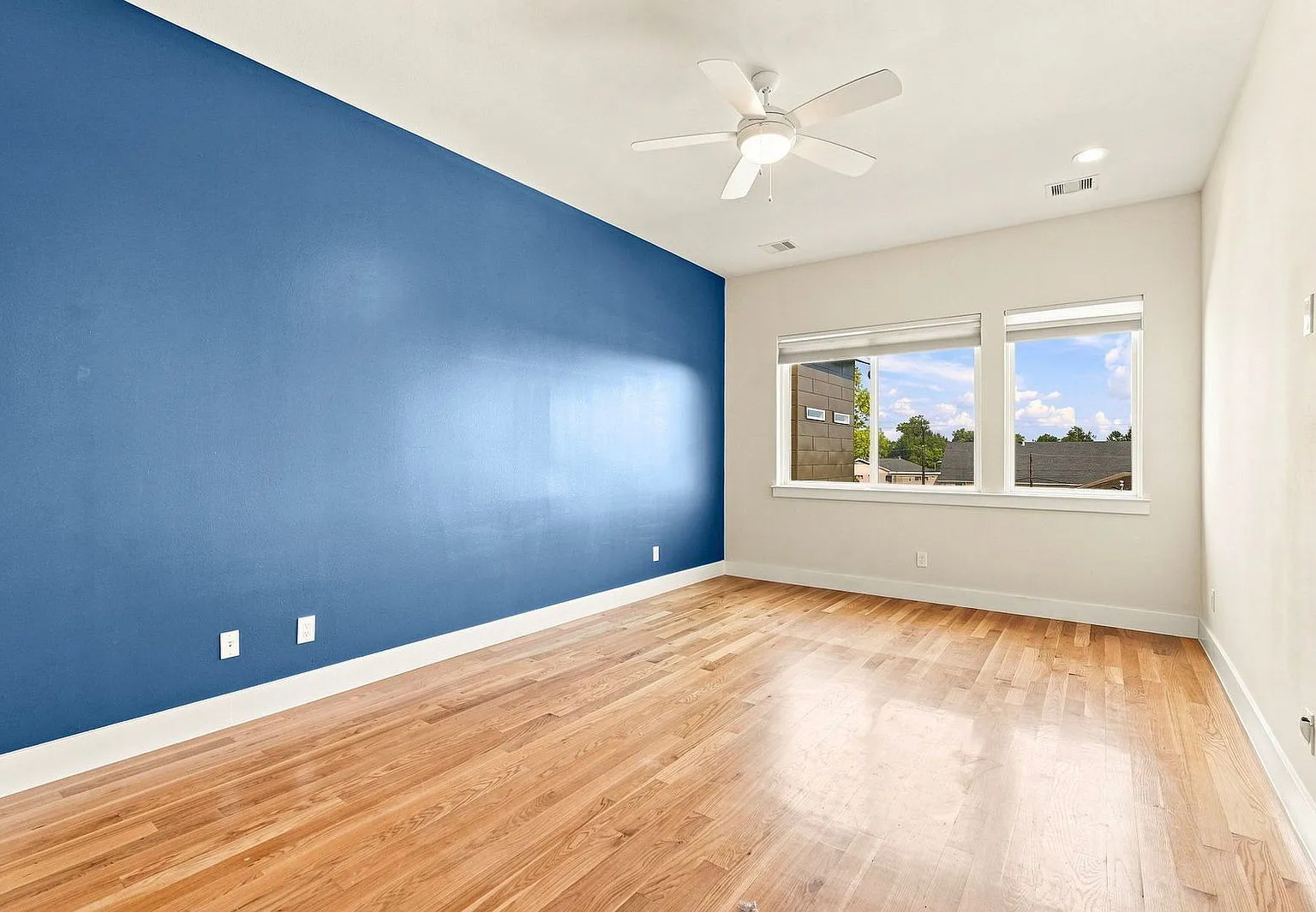 3 bed, 3.5 bath, 2227 sqft, $3,200 — Photo 4