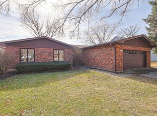 2183 Oak Hill Dr, Lisle, IL