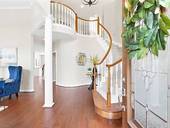 Front entrance to this gorgeous executive home.