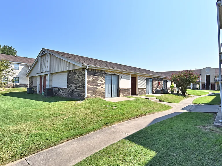 Shady Hollow Apartments — Photo 5