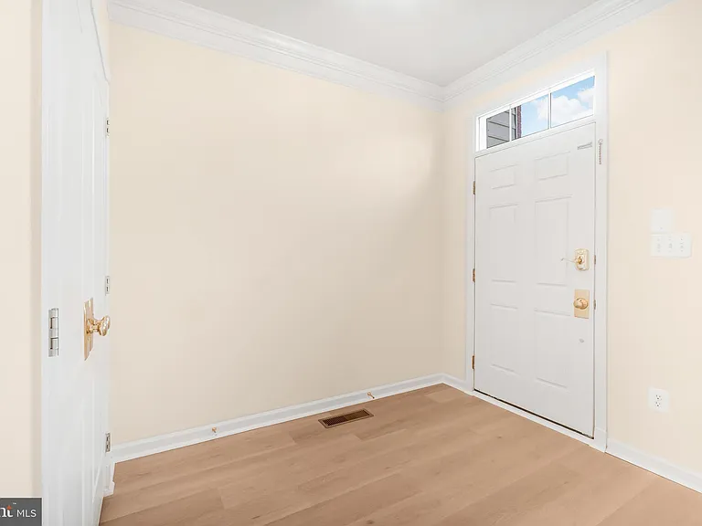 43729 Stoke Chapel Ter — Photo 4