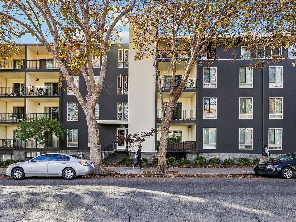 Front exterior view of the apartment building at 2520 College Ave, Berkeley, CA 94704, USA