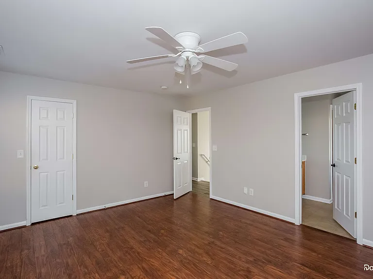 338 Courtland Ct — Photo 9