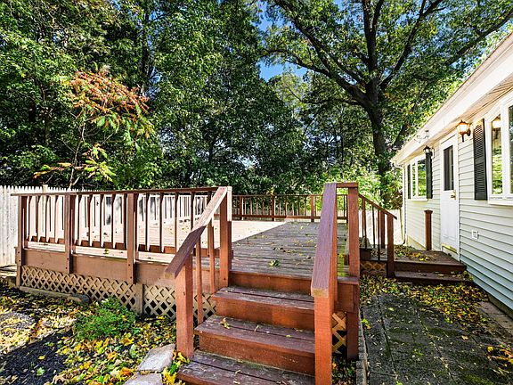 5th image of 18 Lakeside Avenue