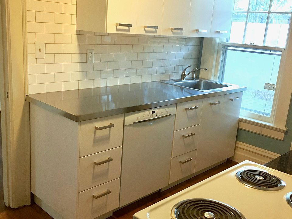 Not actual unit - Photo from another unit in the same building.