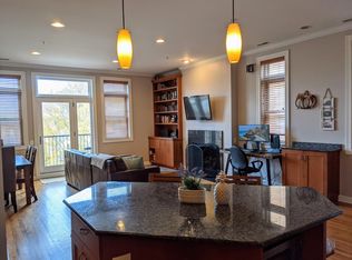 821 Foster St APT 4N, Evanston, IL 60201