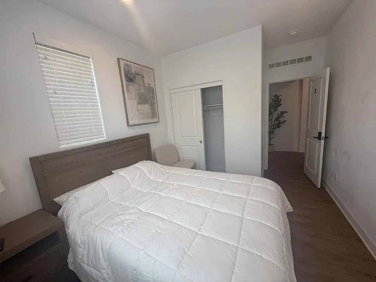 4 bed, 1877 sqft, $1,300 — Photo 2