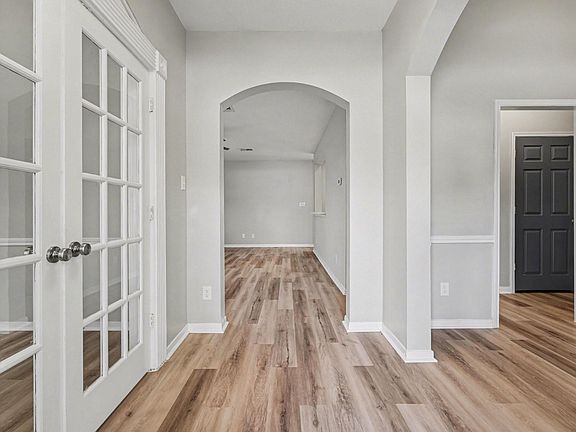 5th image of 2514 Acadiana Ln