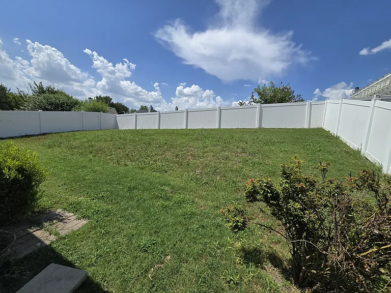 2410 Parkview Dr — Photo 5