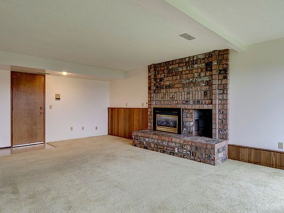 5th image of 2371 Strawberry Ln #B