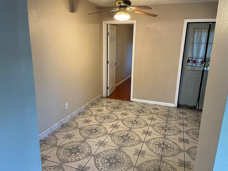 6080 Wilkinson St — Photo 11