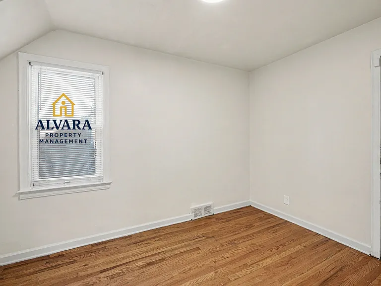 5164 Hereford St — Photo 10