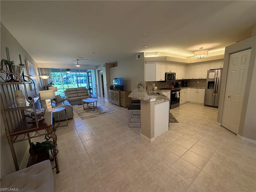 2 bed, 2.0 bath, 1103 sqft, $5,000 — Photo 2