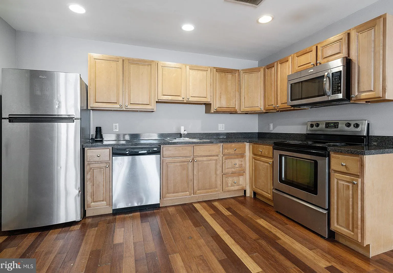 3 bed, 2252 sqft, $1,400 — Photo 2