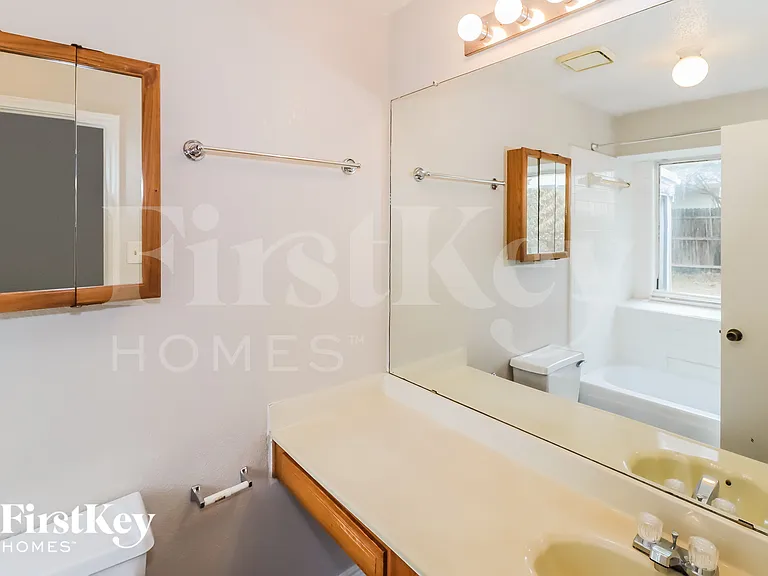 3200 Creekwood Ln — Photo 10