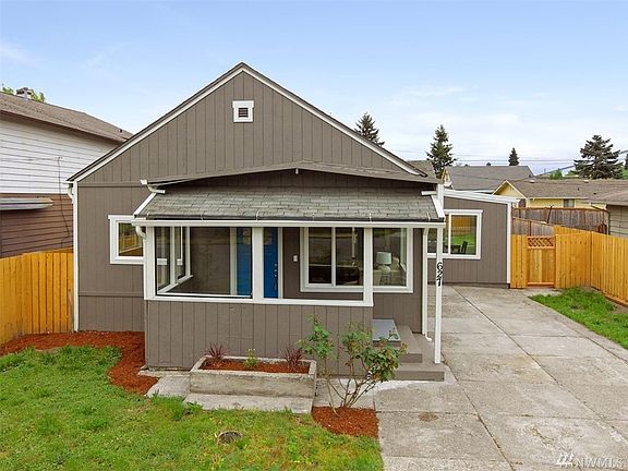 2nd image of 627 6th St SE
