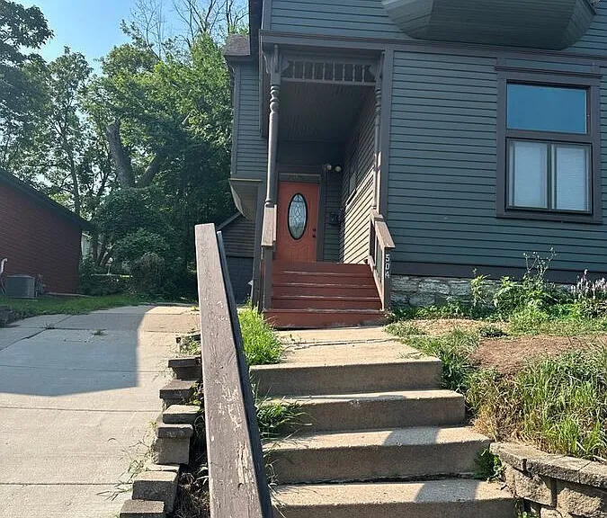 504 Belvidere St E #1 — Photo 3