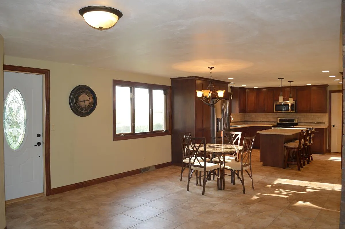 4 bed, 2750 sqft, $2,200 — Photo 1