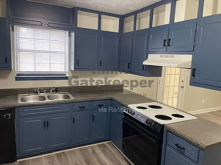 7345 Chaucer Ct — Photo 6