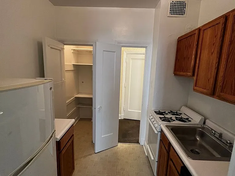 Bayard Manor Apartments — Photo 97